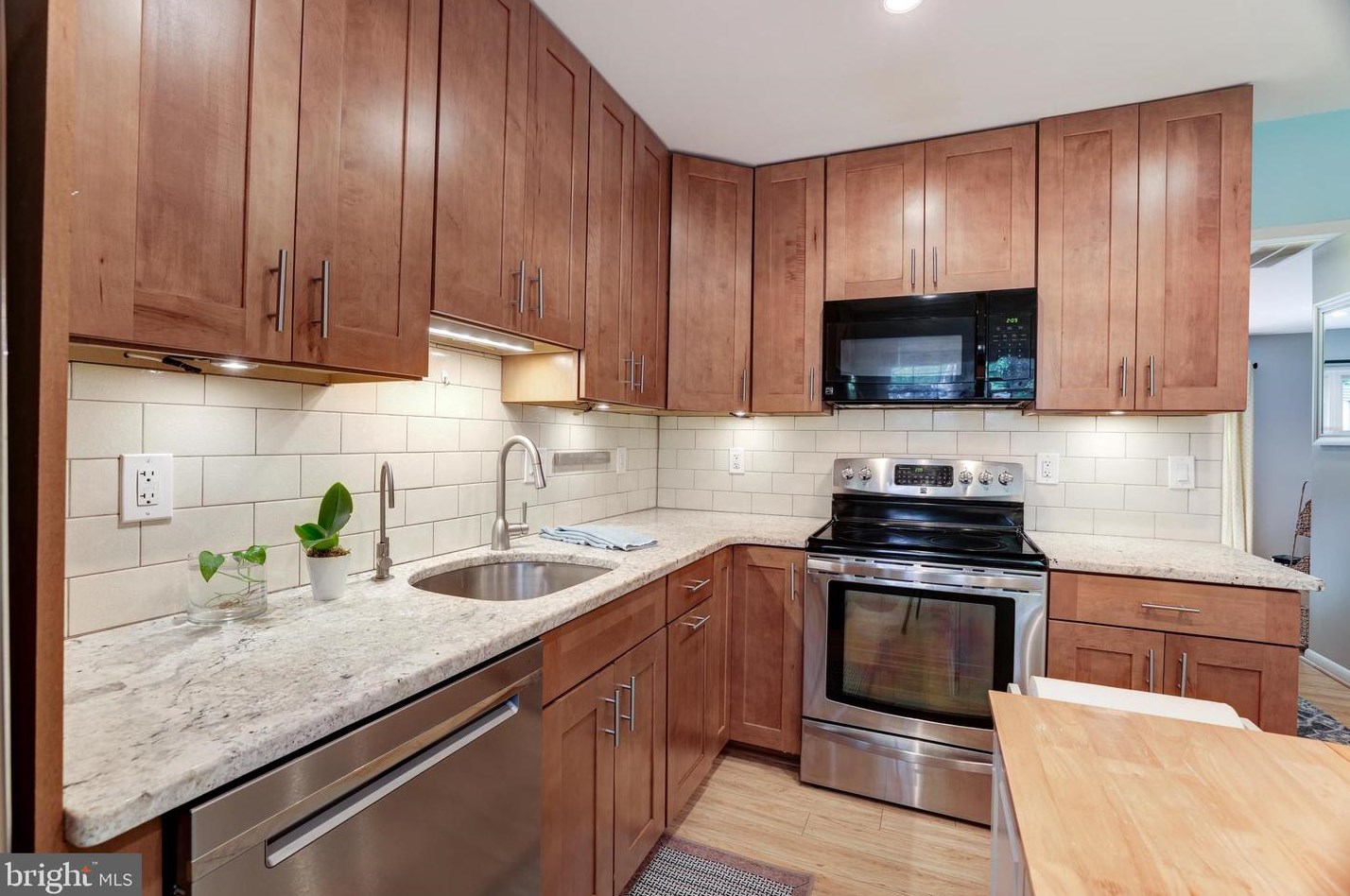 11340 Headlands Ct, Herndon VA  20191-3636 exterior
