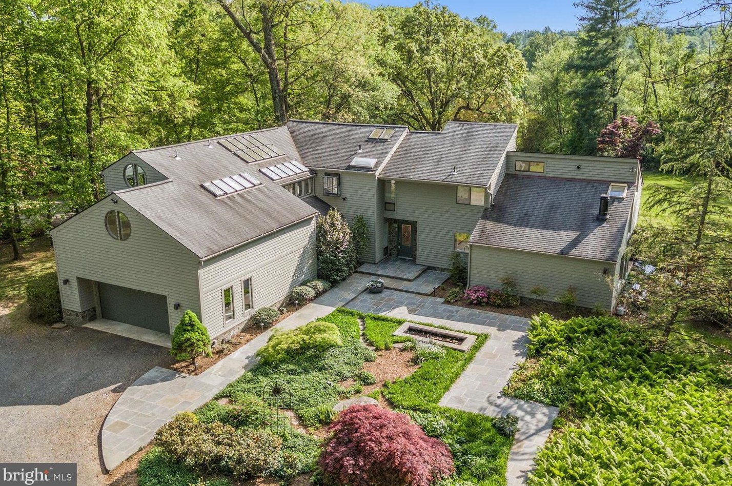 808 Crooked Crow Ln, Great Falls, VA 22066