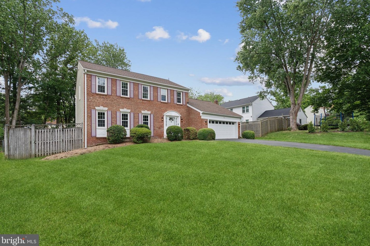 1715 Pebble Beach Dr, Vienna, VA 22182