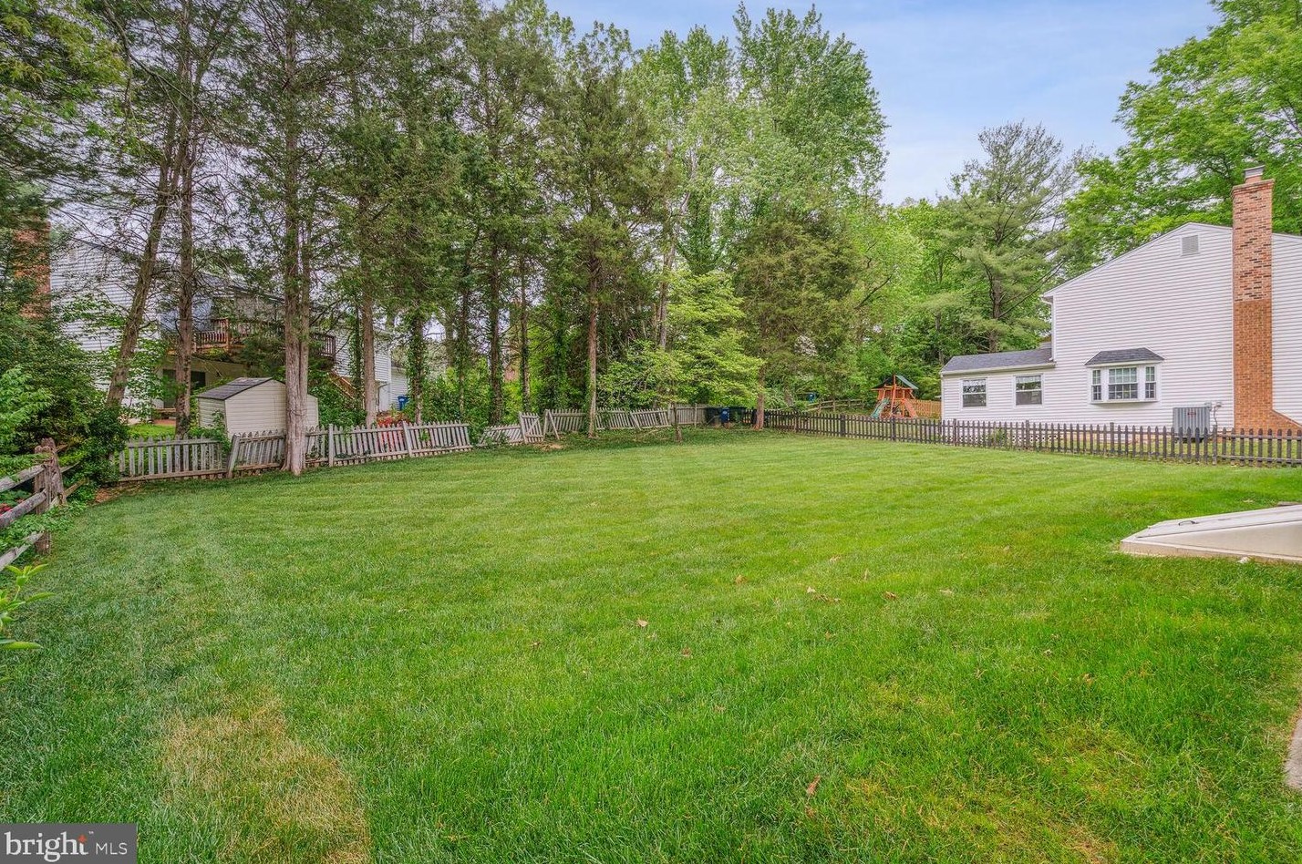 5635 Fort Corloran Dr, Springfield VA  22015-2114 exterior