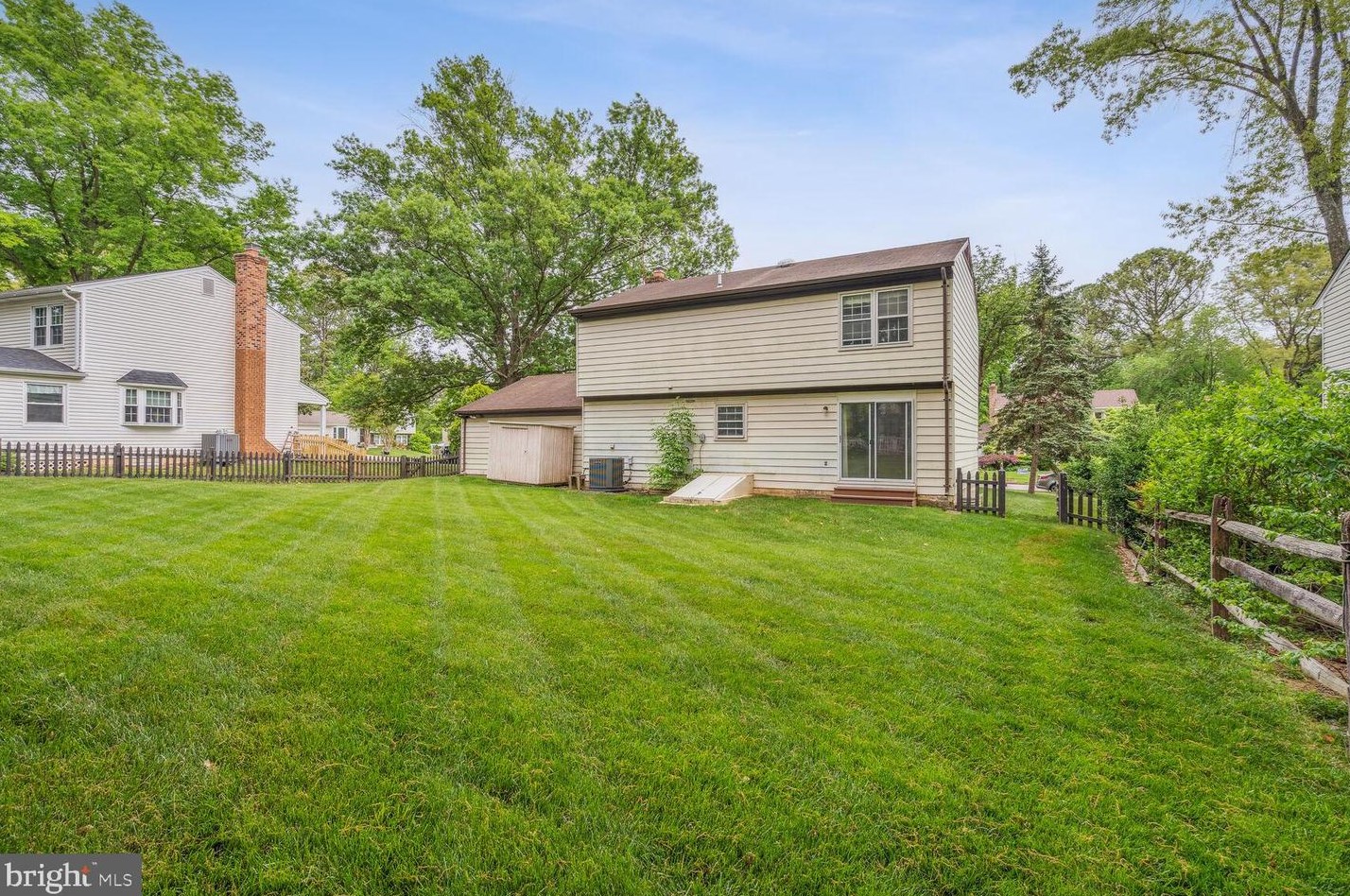 5635 Fort Corloran Dr, Springfield VA  22015-2114 exterior