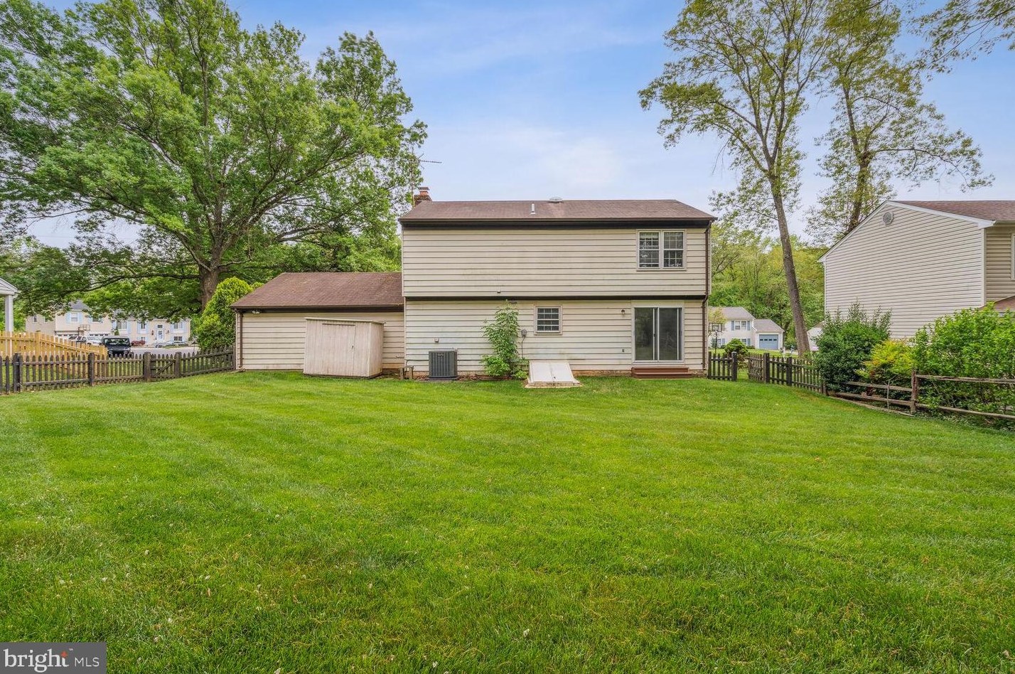 5635 Fort Corloran Dr, Springfield VA  22015-2114 exterior