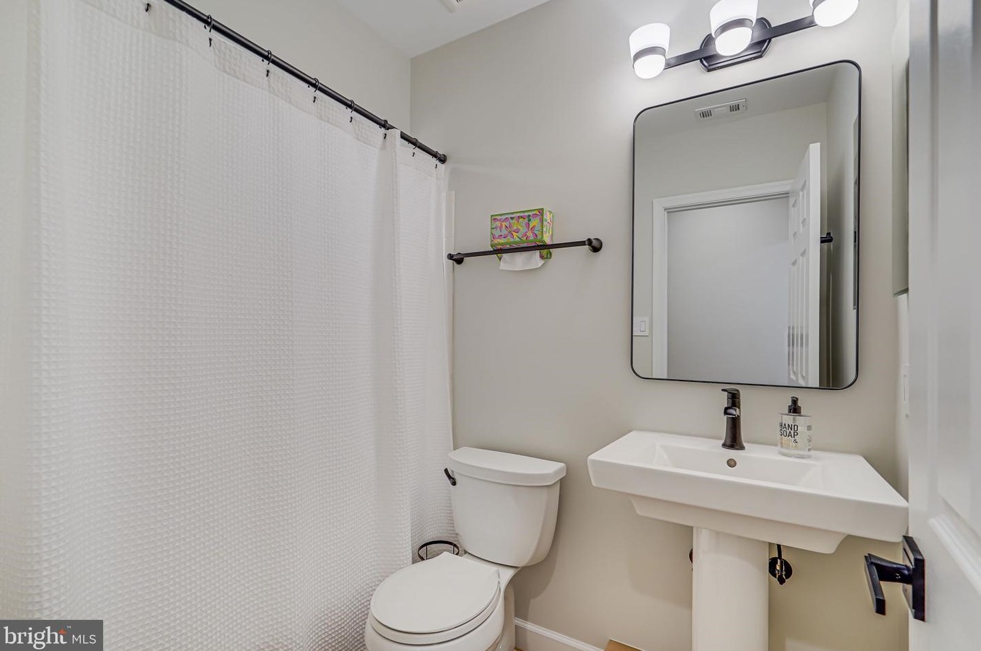 1405 Buena Vista Ave, Mc Lean VA  22101-3511 exterior