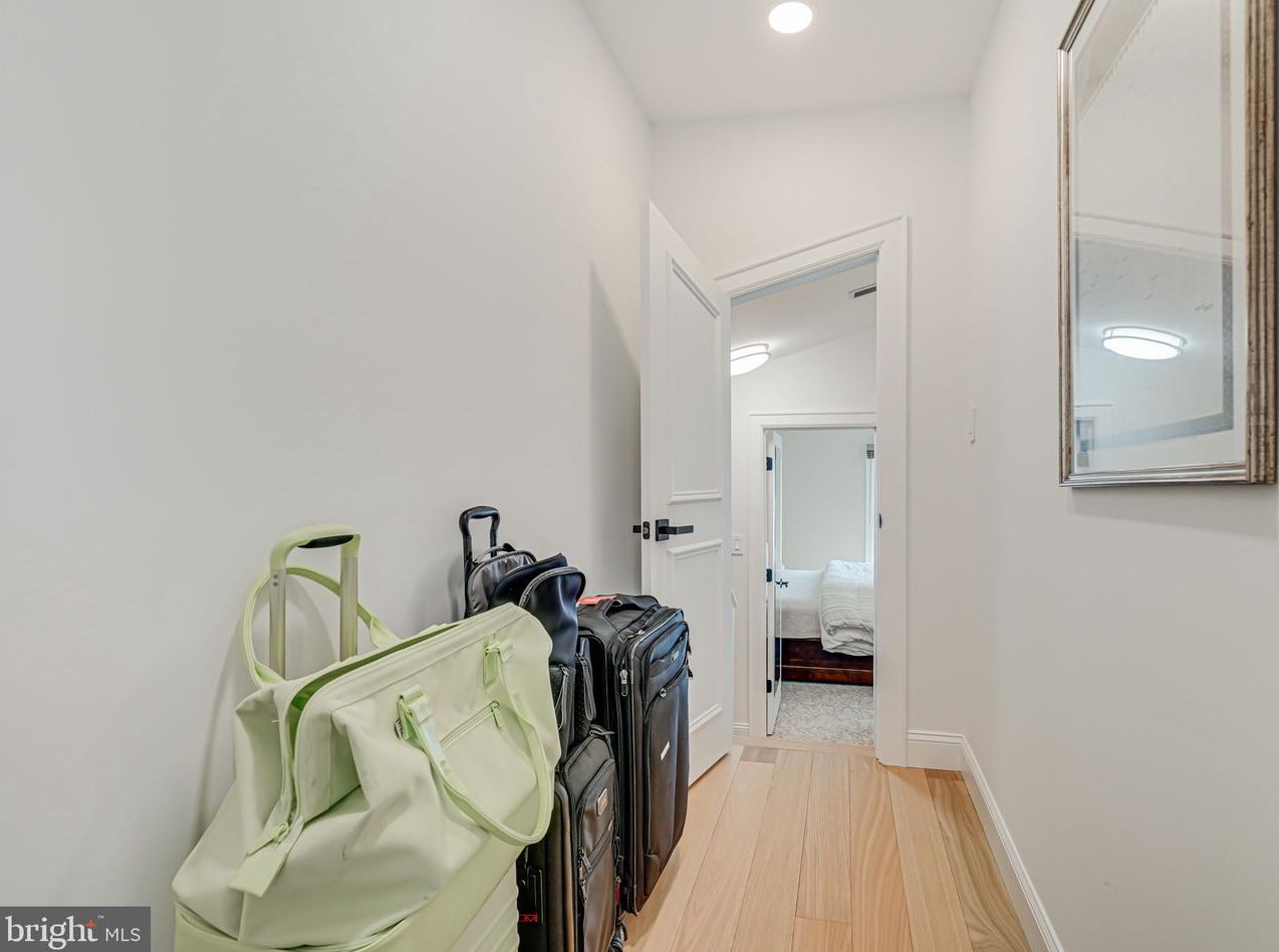 1405 Buena Vista Ave, Mc Lean VA  22101-3511 exterior