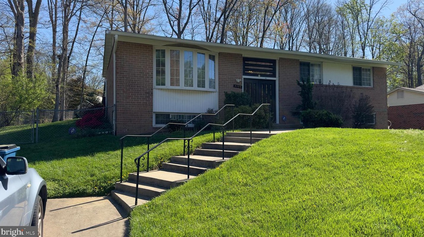 5305 Gainsborough Dr, Fairfax, VA 22032