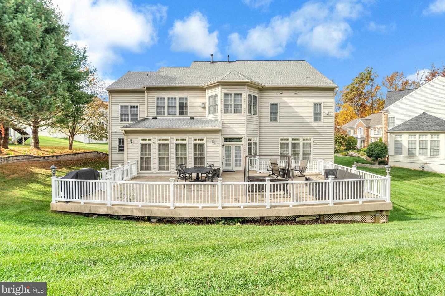 5273 Meadow Estates Dr, Fairfax, VA 22030-6659