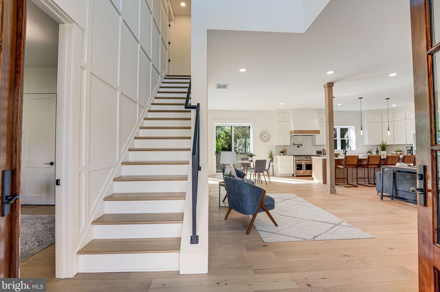 7139 Ellison St, Falls Church, VA 22046-2009