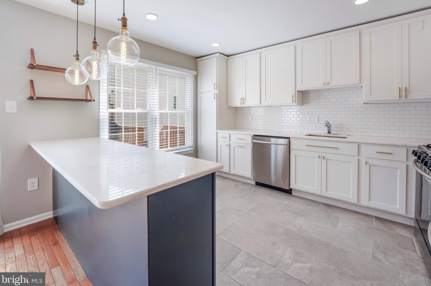 4264 Sleepy Lake Dr, Fairfax, VA 22033