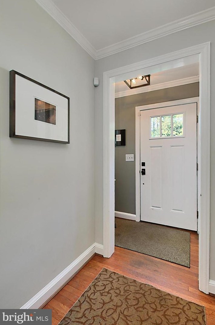 2365 Greenwich St, Falls Church, VA 22046