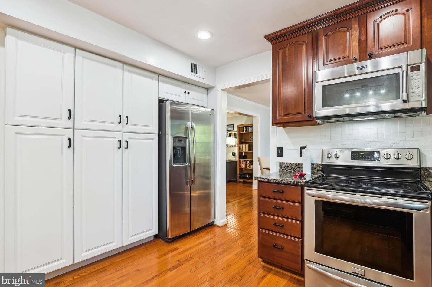 7601 Woodstown Dr, Springfield VA  22153-3532 exterior
