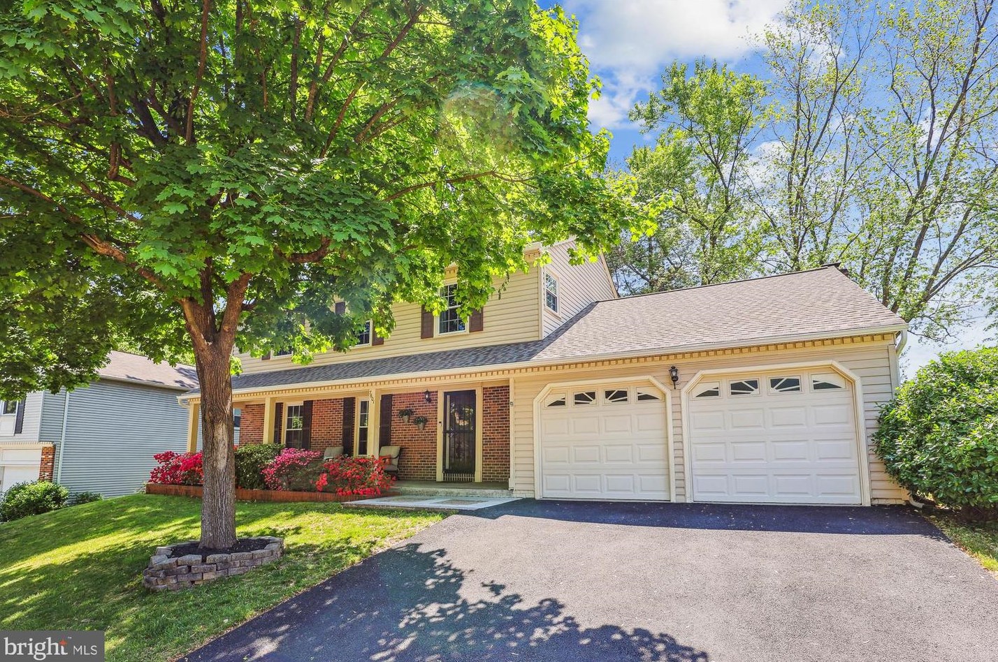 7601 Woodstown Dr, Springfield VA  22153-3532 exterior