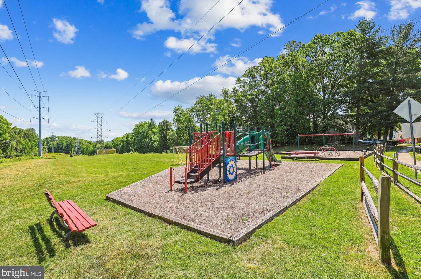 7601 Woodstown Dr, Springfield VA  22153-3532 exterior