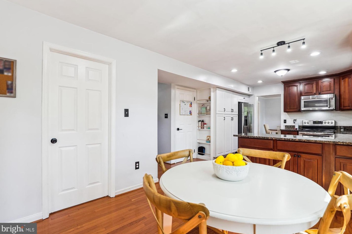 7601 Woodstown Dr, Springfield VA  22153-3532 exterior