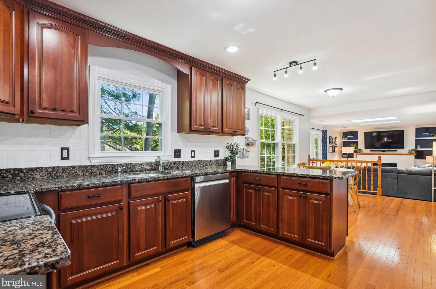 7601 Woodstown Dr, Springfield VA  22153-3532 exterior