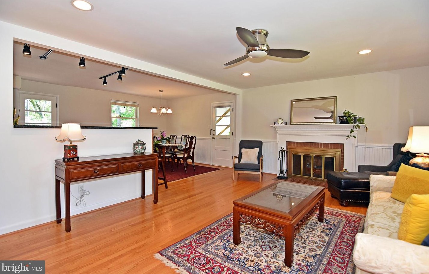 5716 Robinwood Ln, Falls Church, VA 22041
