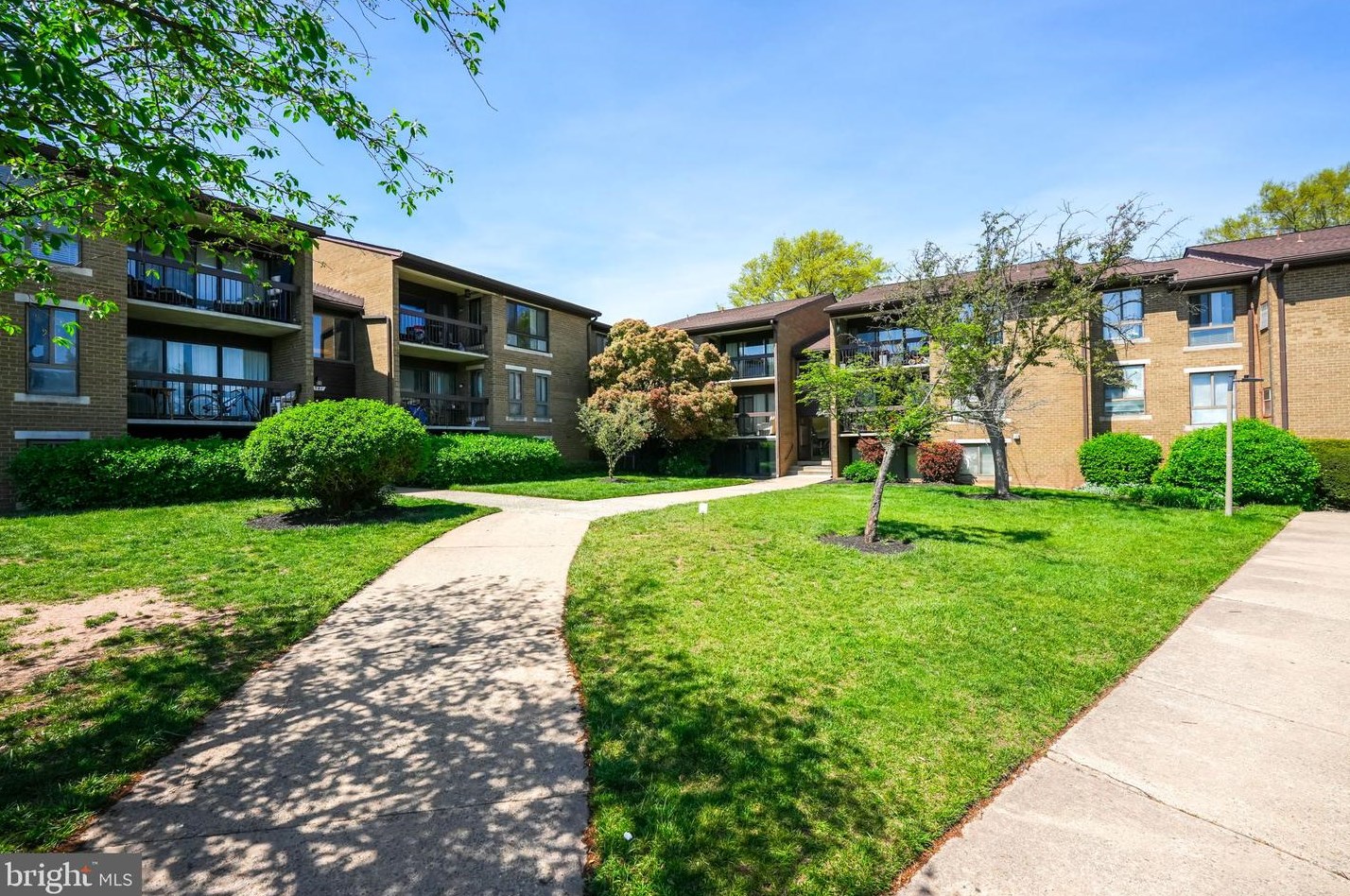 543 Florida Ave #202, Herndon, VA 20170