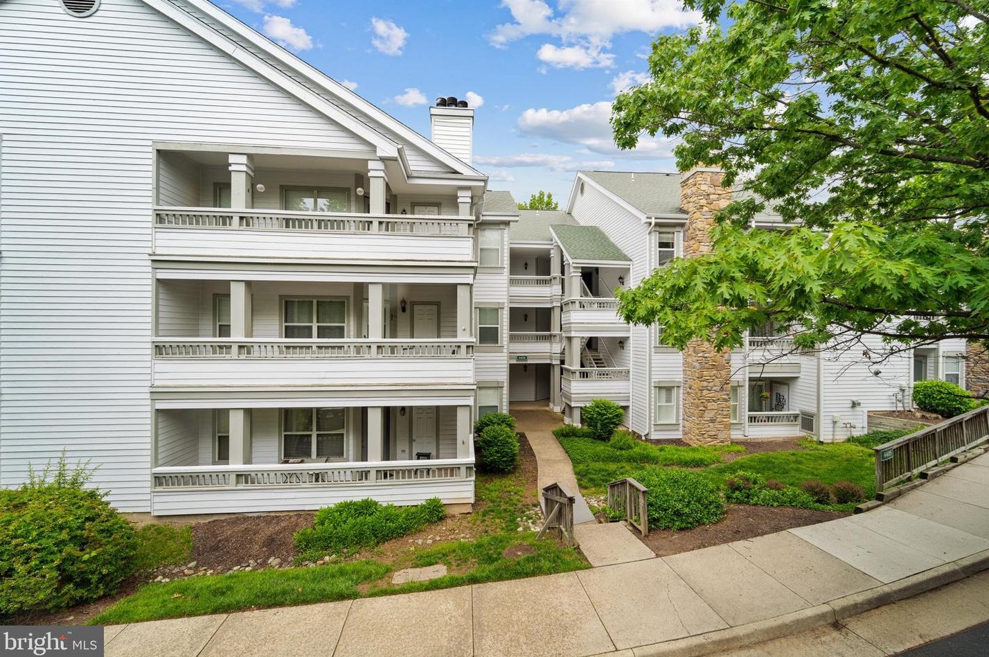 4405 Sedgehurst Dr #303, Fairfax, VA 22033
