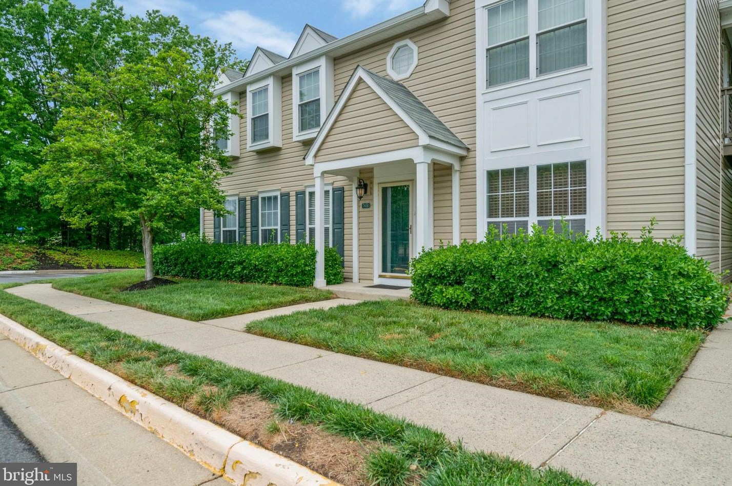 7815 Harrowgate Cir, Springfield, VA 22152-3818