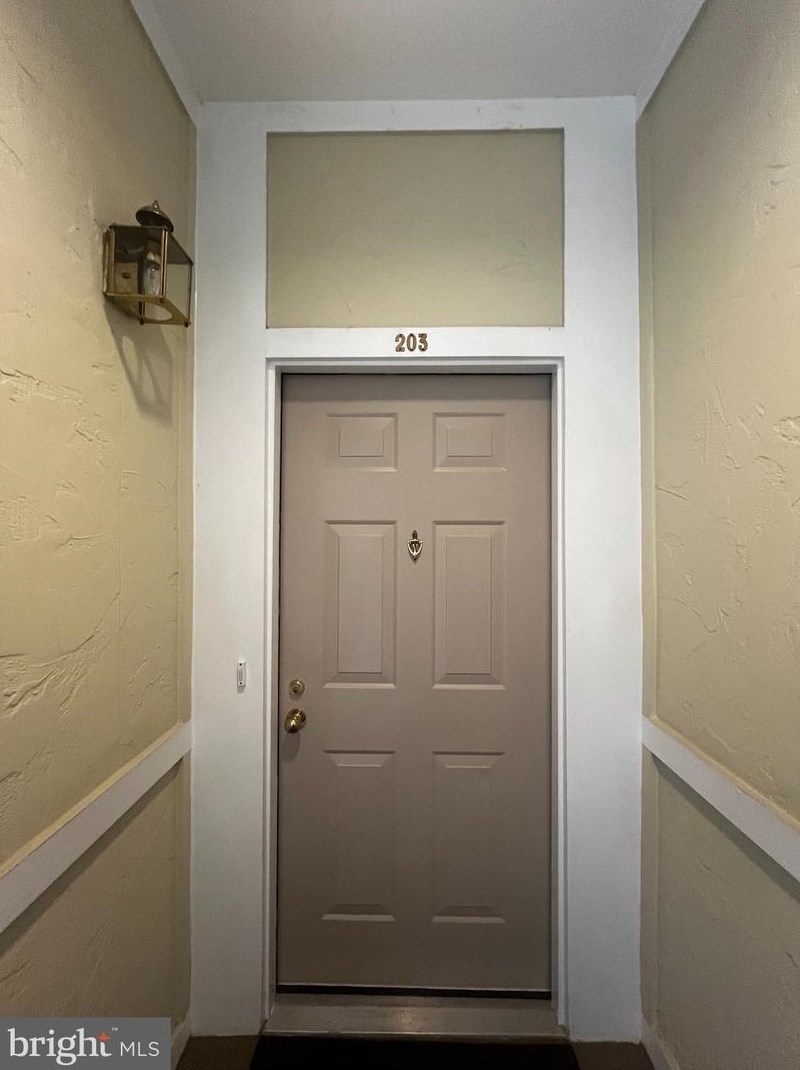 2103 Highcourt Ln #203, Herndon, VA 20170