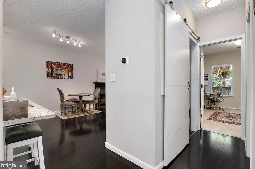 13085 Autumn Woods Way, Fairfax, VA 22033-5107