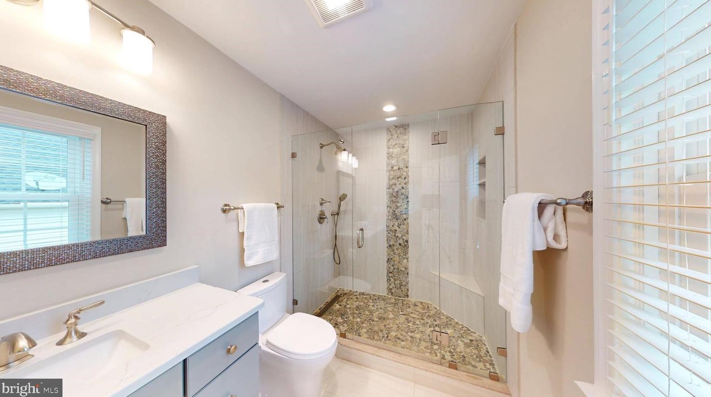 12615 Rock Rdg Rd, Herndon VA 20170-2878 exterior