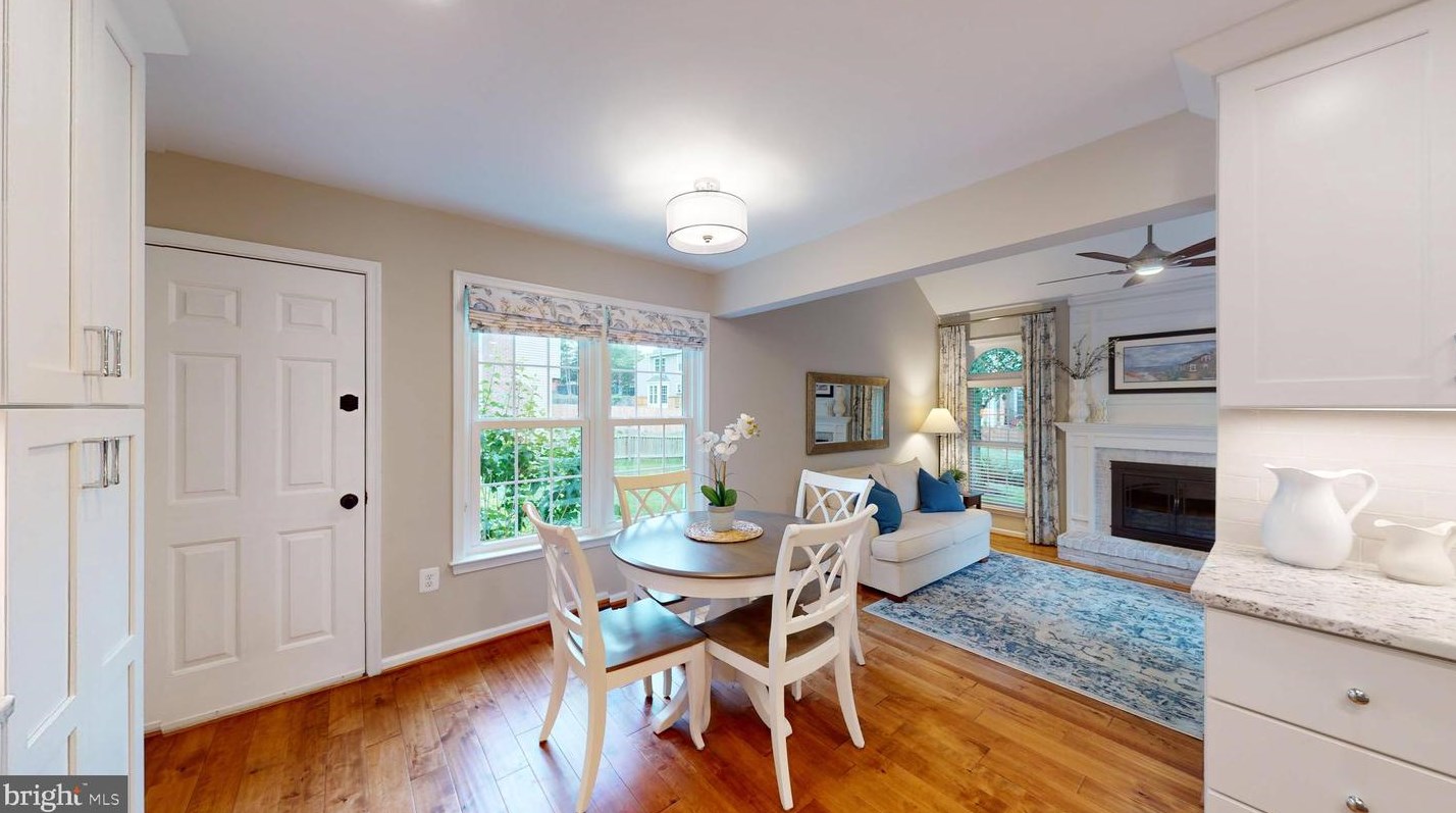 12615 Rock Rdg Rd, Herndon VA 20170-2878 exterior