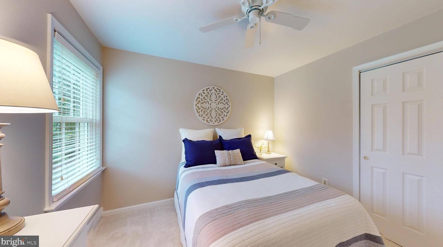 12615 Rock Rdg Rd, Herndon VA 20170-2878 exterior