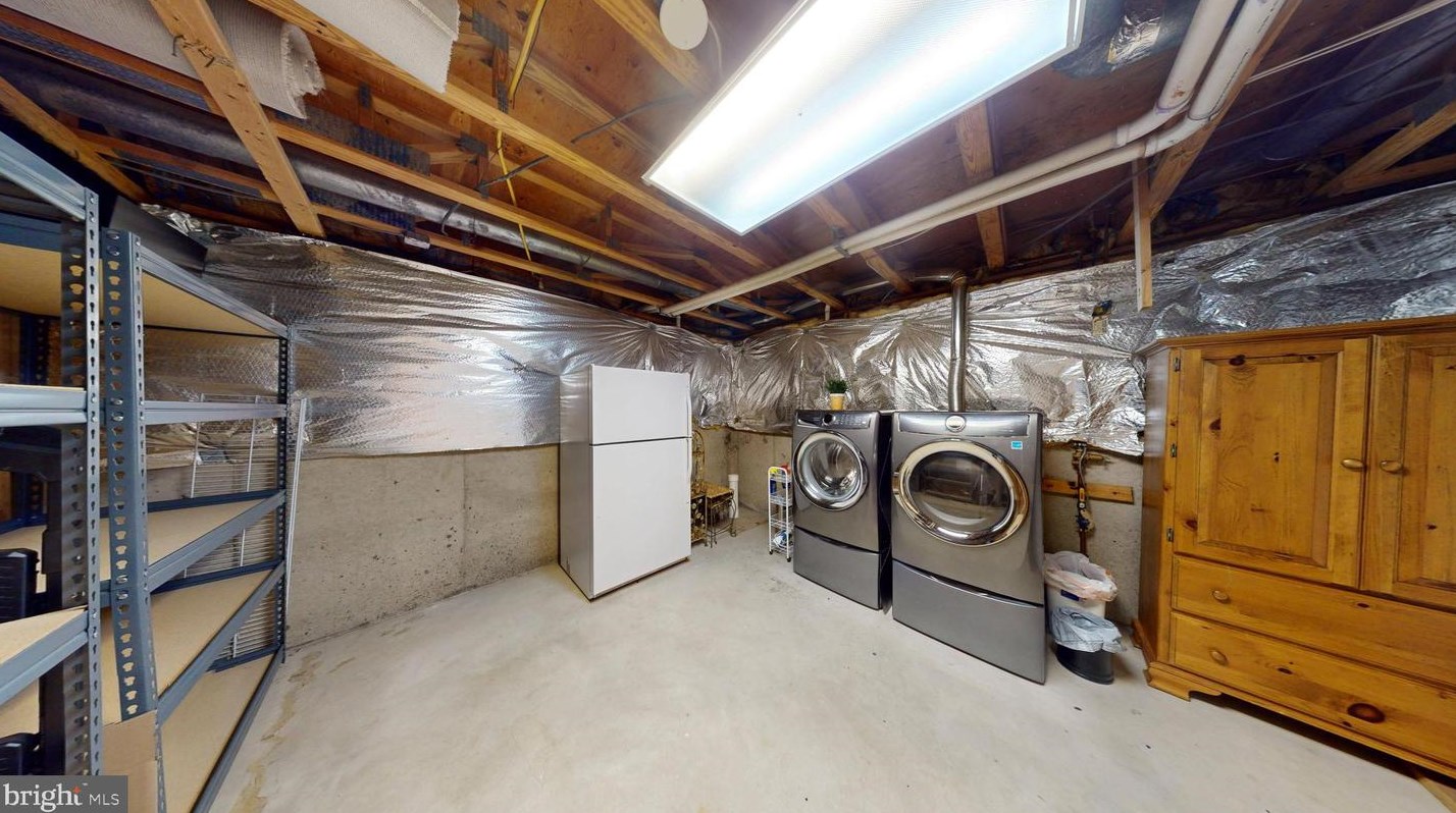 12615 Rock Rdg Rd, Herndon VA 20170-2878 exterior