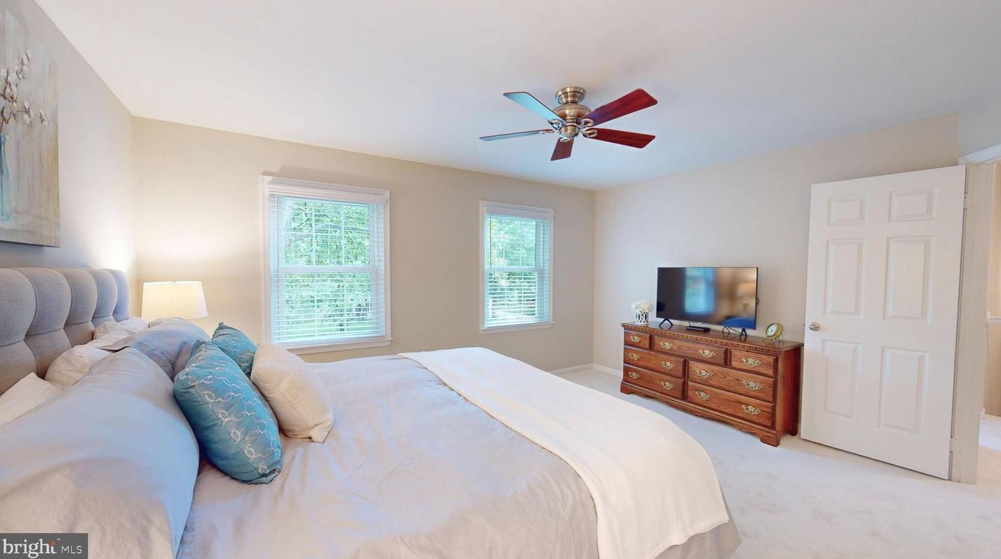 12615 Rock Rdg Rd, Herndon VA 20170-2878 exterior