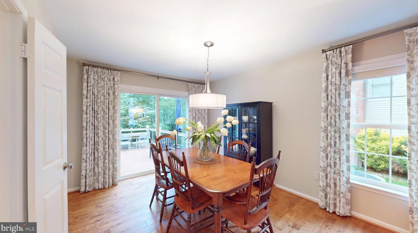 12615 Rock Rdg Rd, Herndon VA 20170-2878 exterior