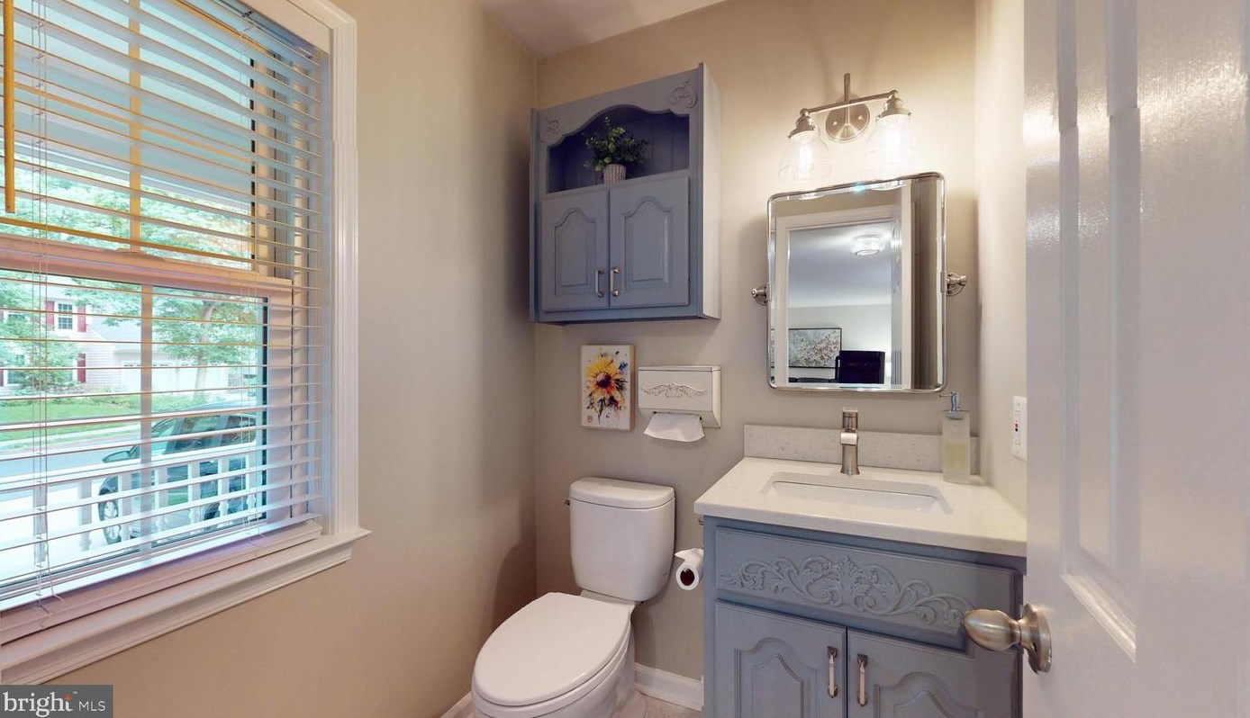 12615 Rock Rdg Rd, Herndon VA 20170-2878 exterior