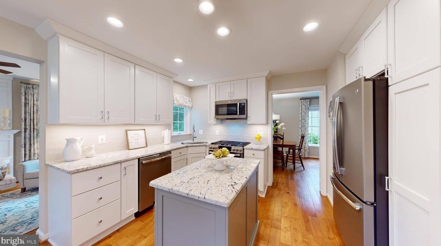 12615 Rock Rdg Rd, Herndon VA 20170-2878 exterior