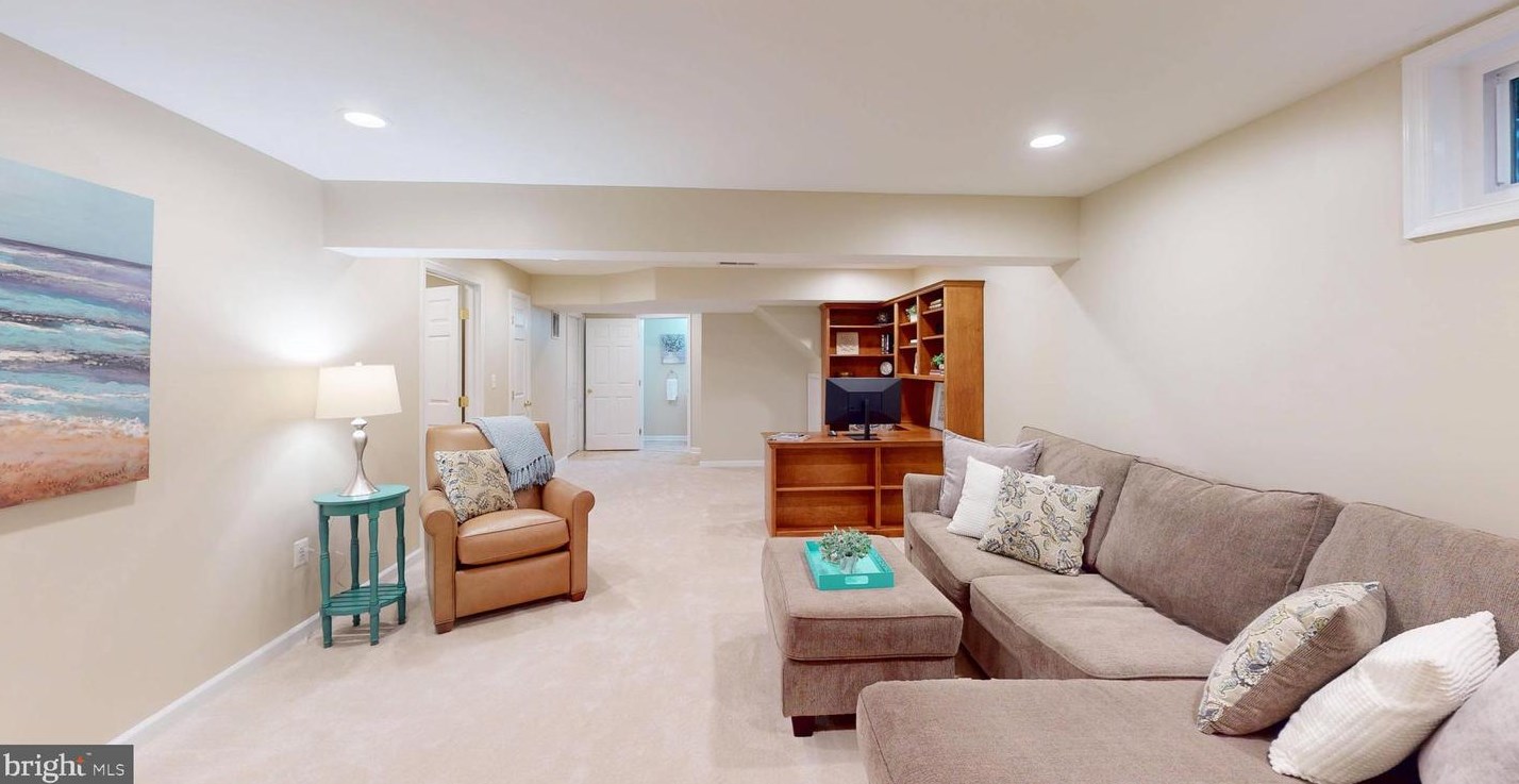 12615 Rock Rdg Rd, Herndon VA 20170-2878 exterior