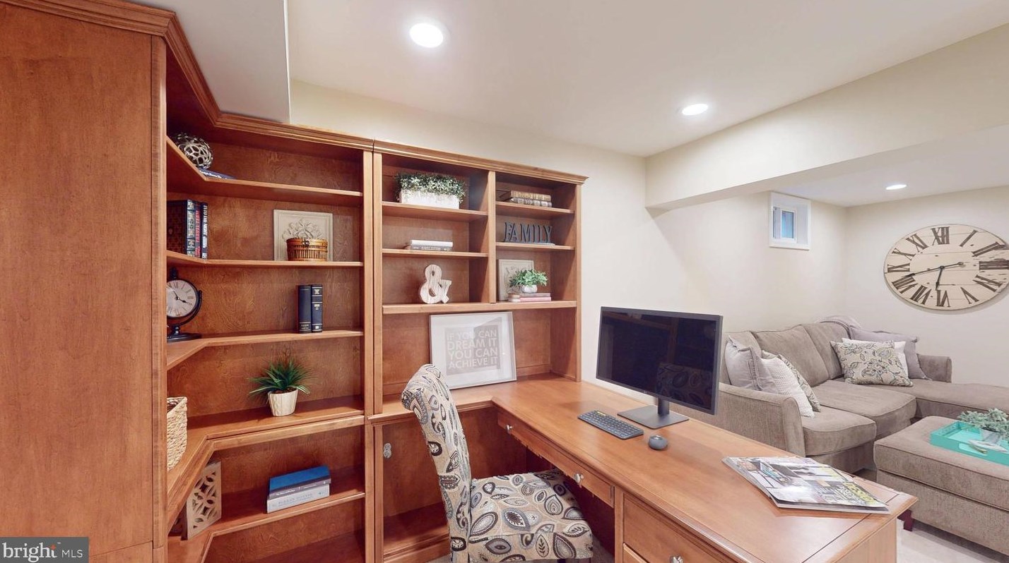 12615 Rock Rdg Rd, Herndon VA 20170-2878 exterior