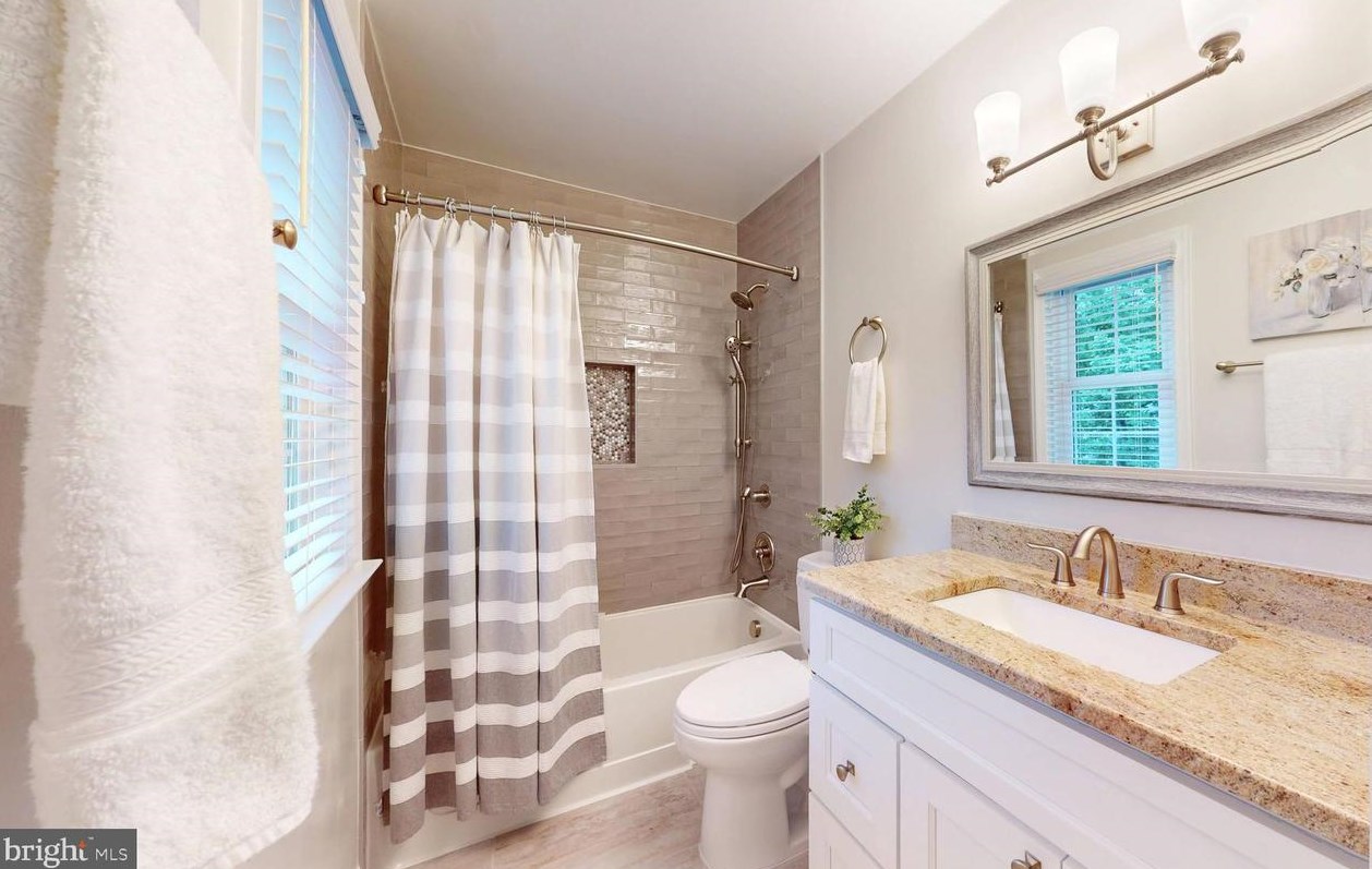 12615 Rock Rdg Rd, Herndon VA 20170-2878 exterior