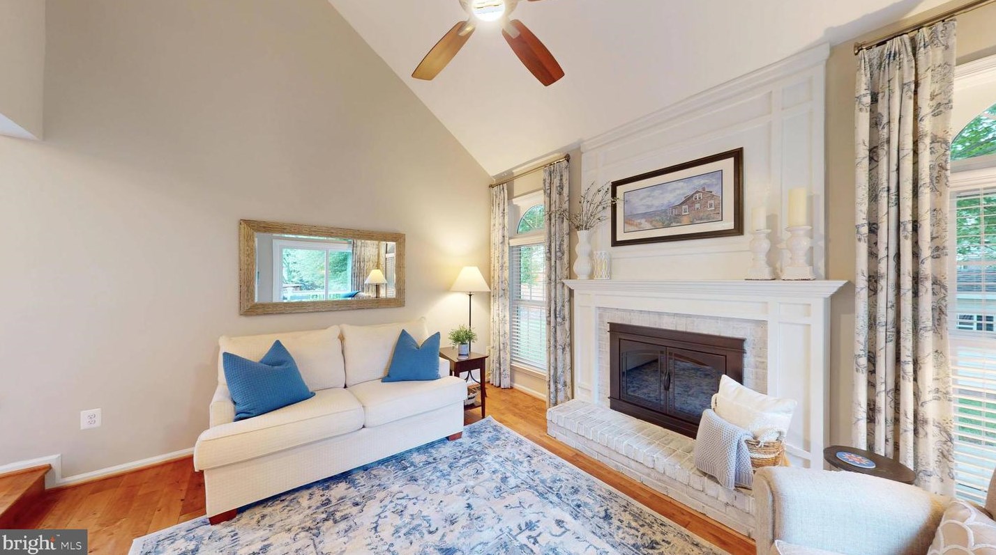 12615 Rock Rdg Rd, Herndon VA 20170-2878 exterior