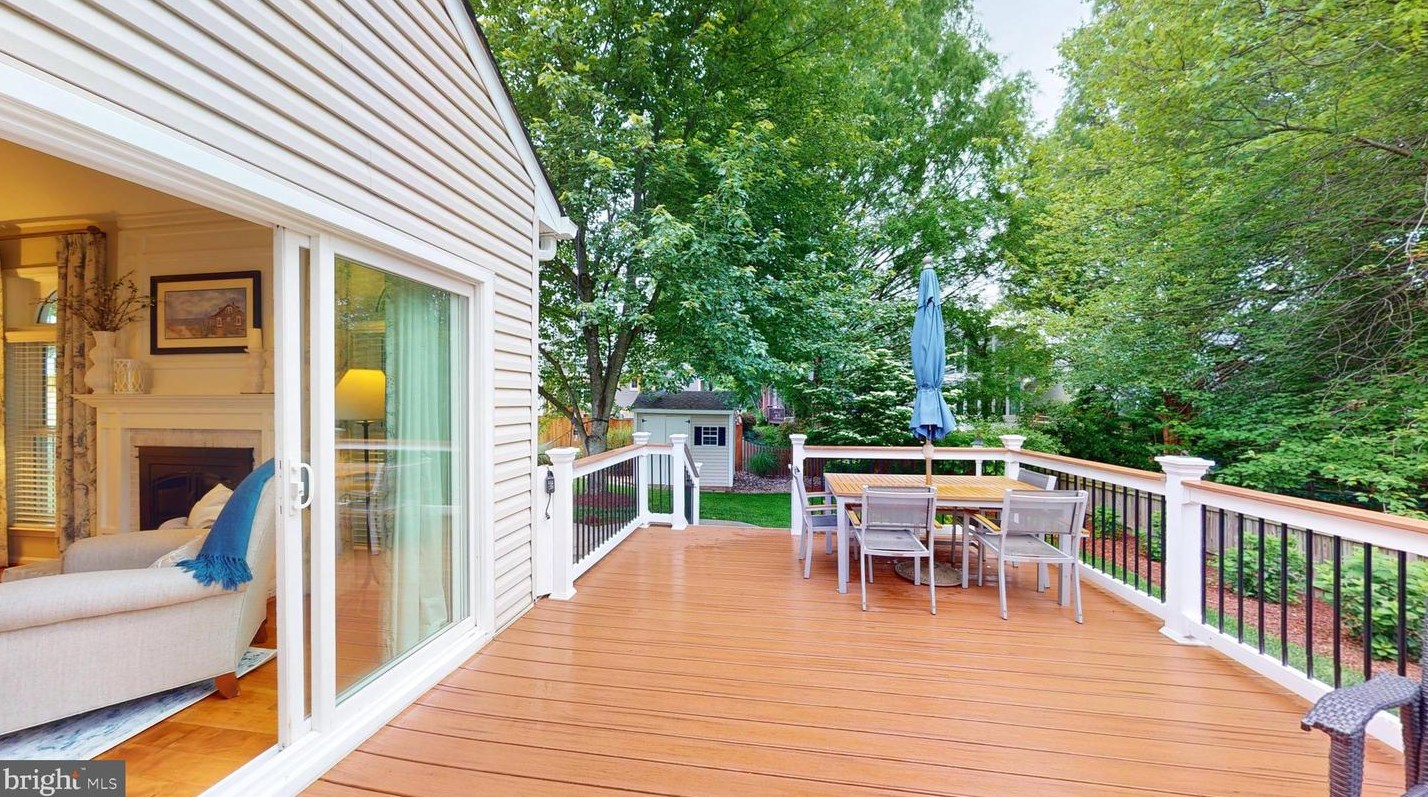 12615 Rock Rdg Rd, Herndon VA 20170-2878 exterior