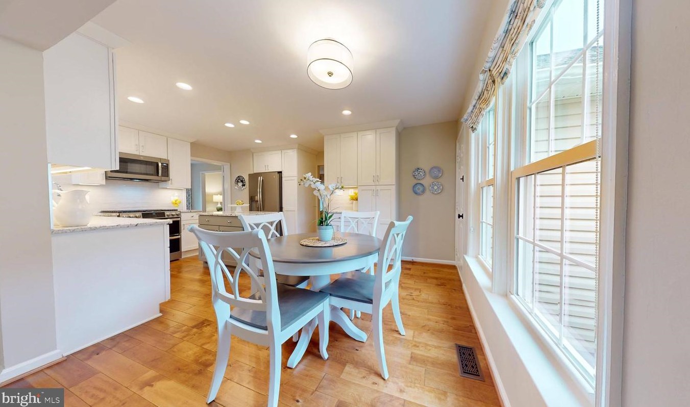 12615 Rock Rdg Rd, Herndon VA 20170-2878 exterior