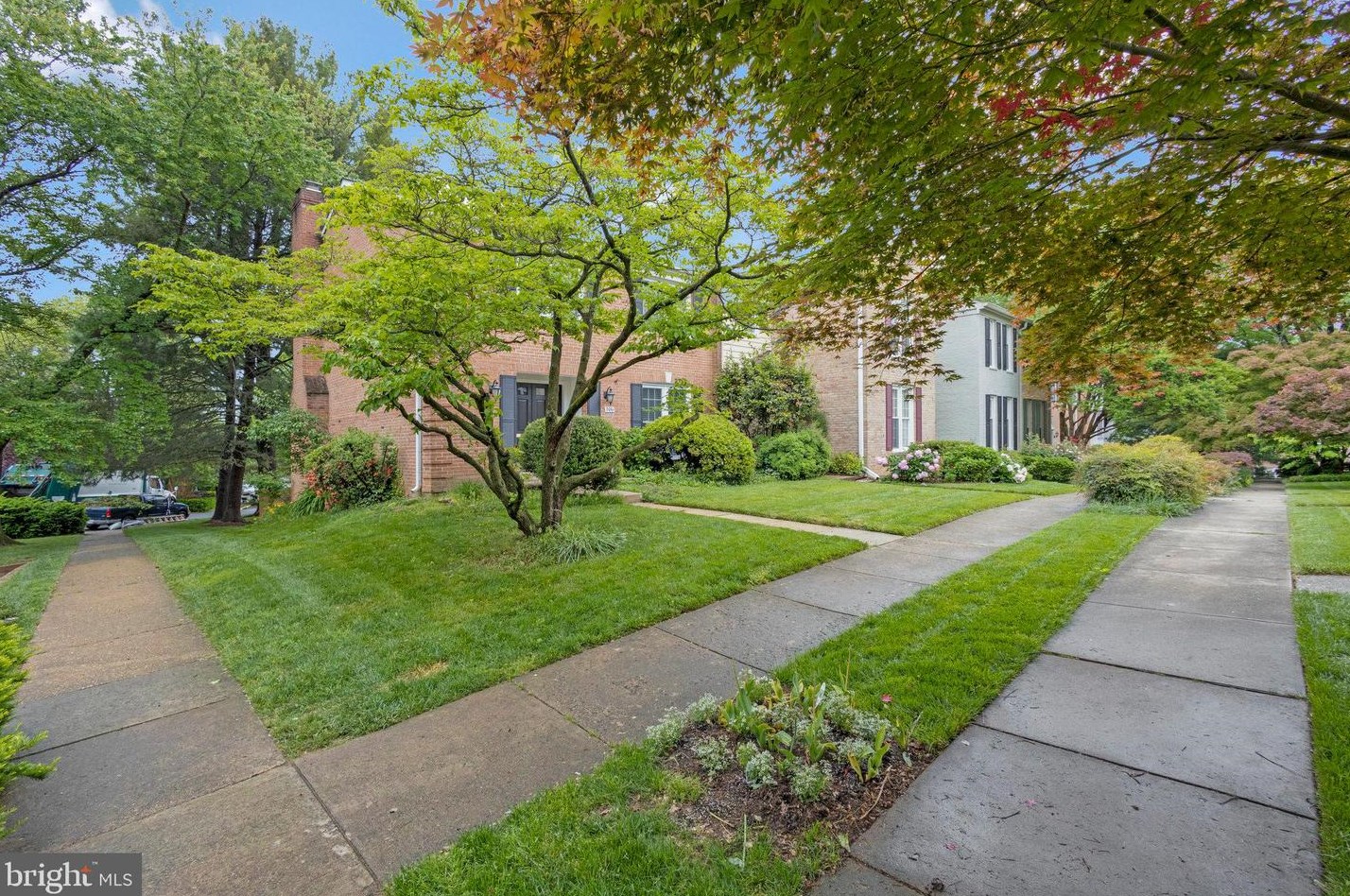 2061 Hopewood Dr, Falls Church VA  22043-1820 exterior