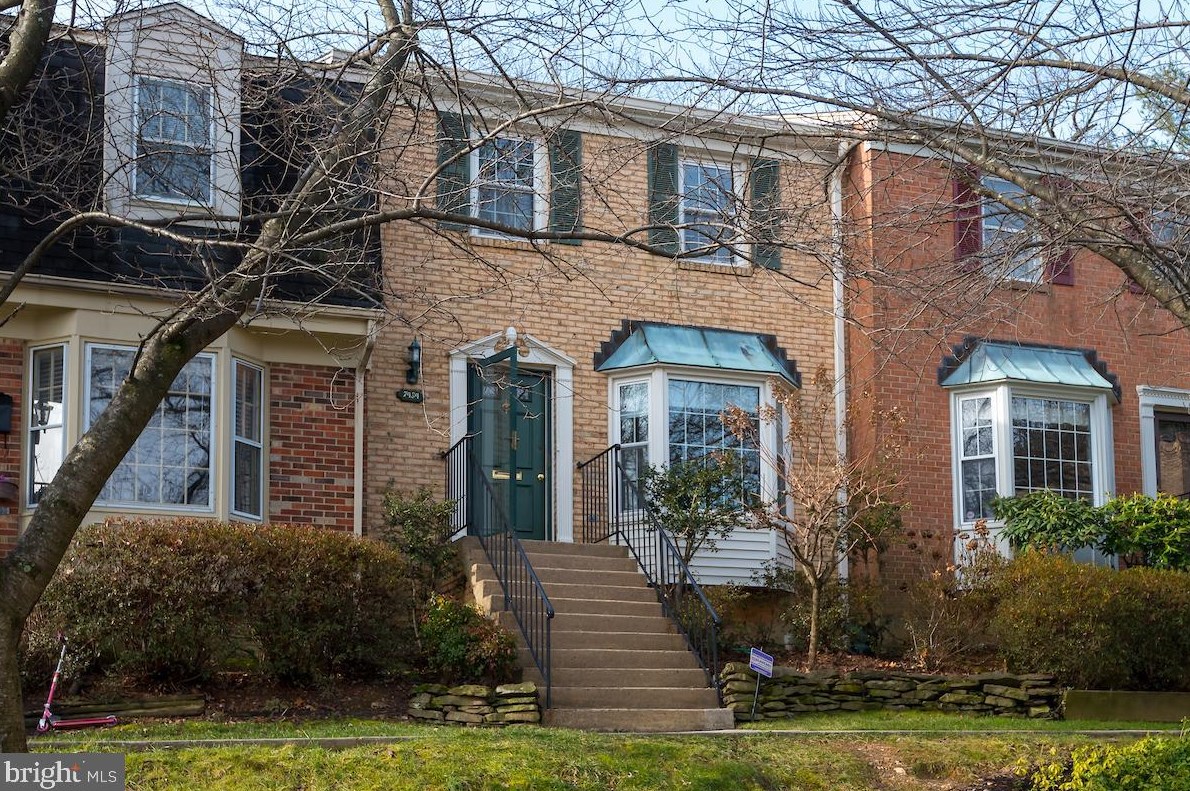 7434 Chummley Ct, Falls Church, VA 22043