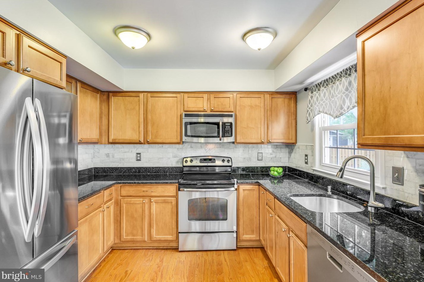 4350 Majestic Ln, Fairfax VA  22033-3502 exterior