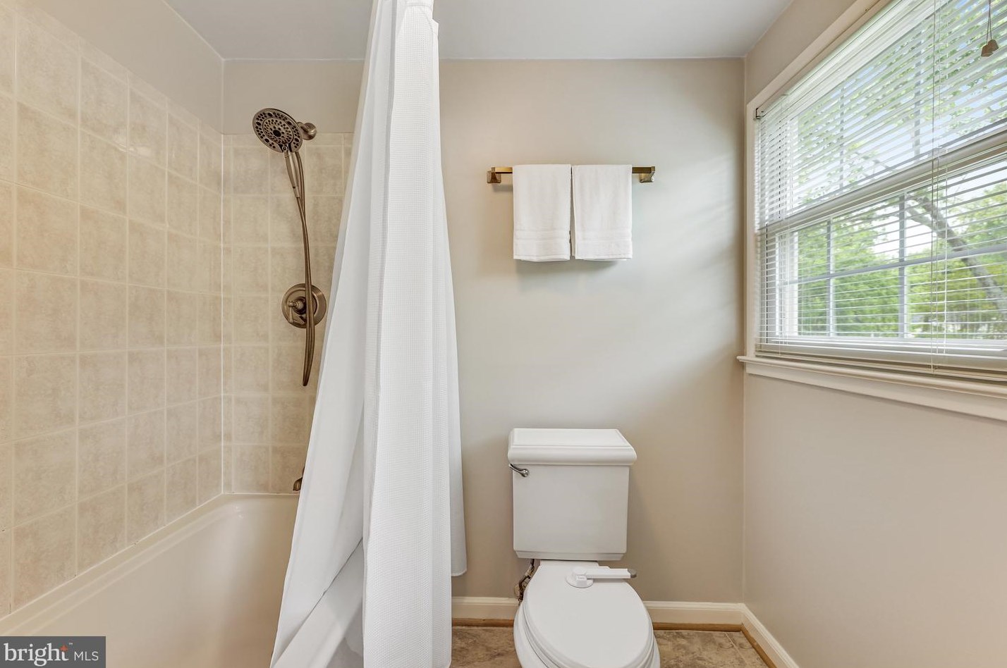 4350 Majestic Ln, Fairfax VA  22033-3502 exterior