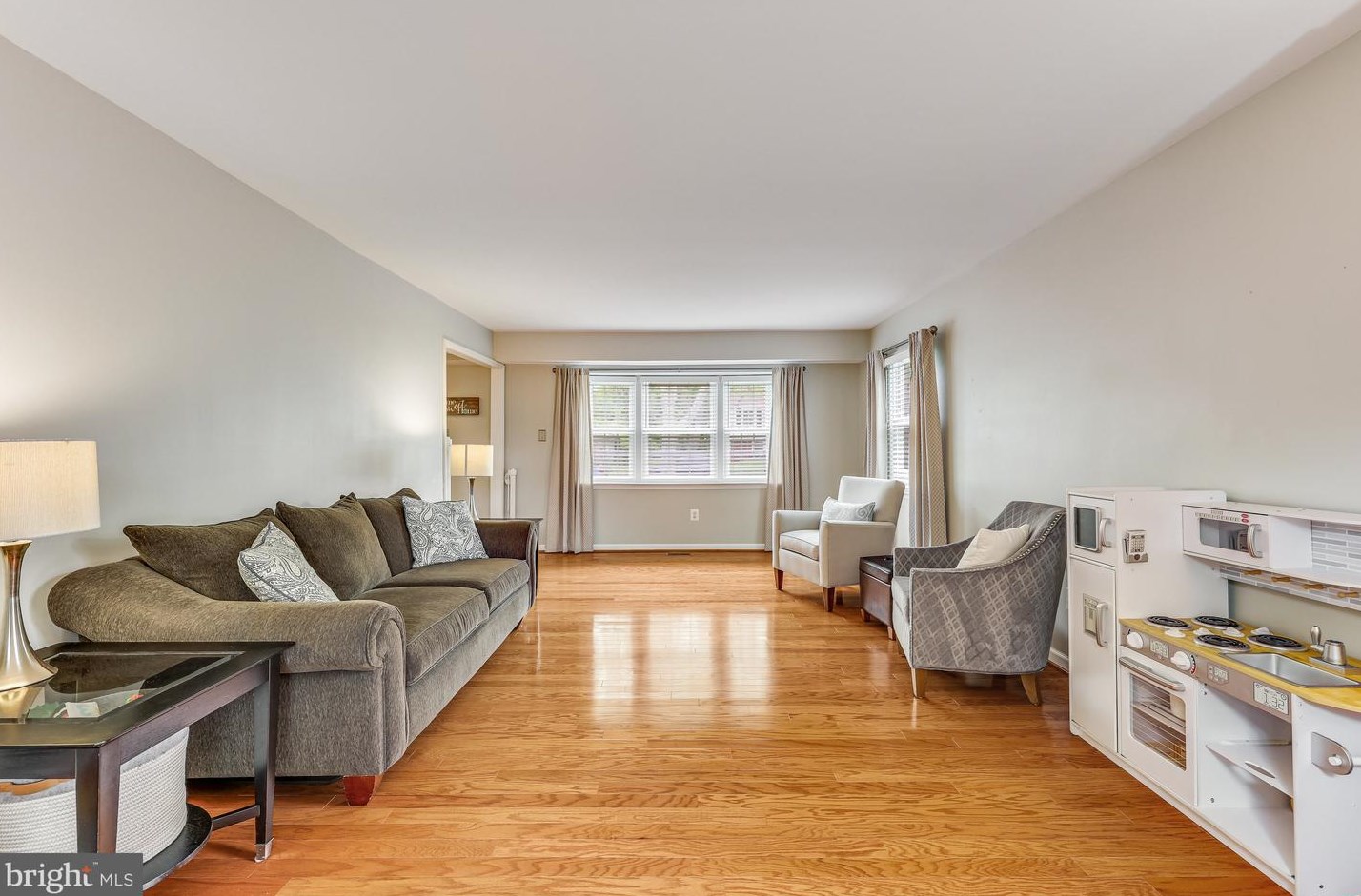 4350 Majestic Ln, Fairfax VA  22033-3502 exterior