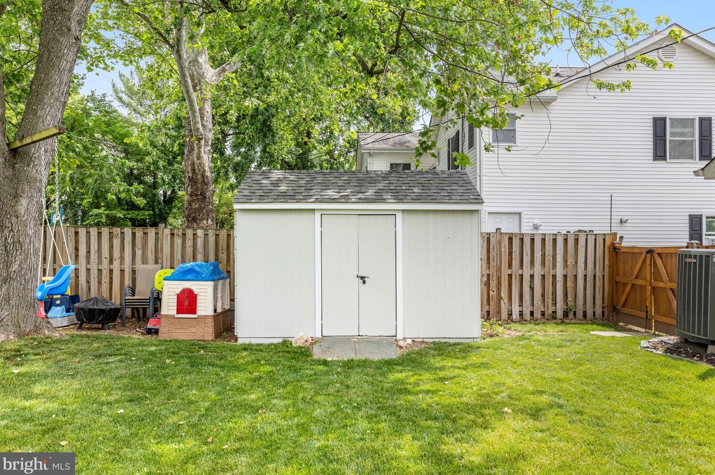 4350 Majestic Ln, Fairfax VA  22033-3502 exterior