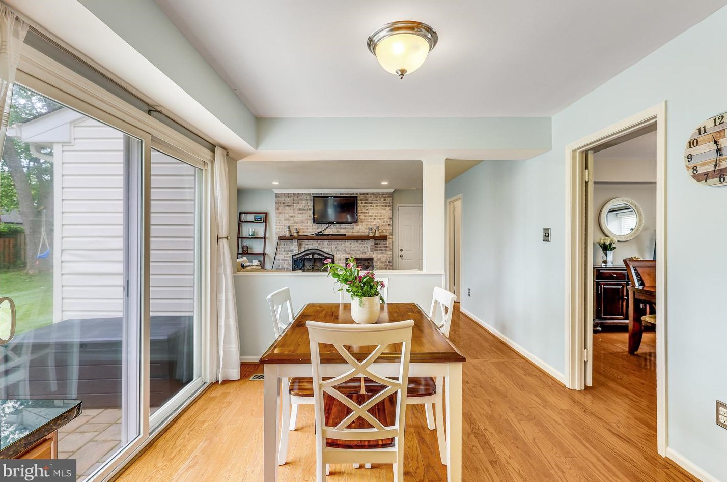 4350 Majestic Ln, Fairfax VA  22033-3502 exterior