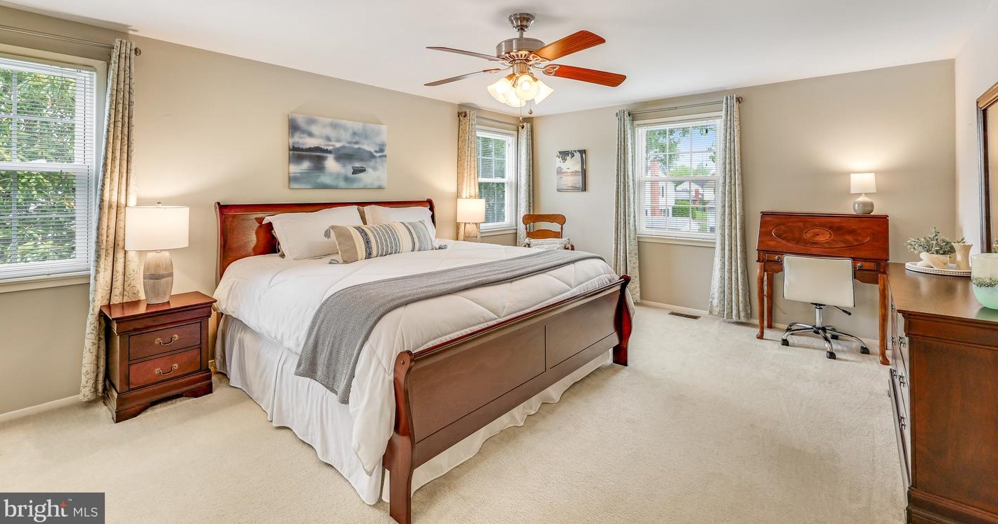 4350 Majestic Ln, Fairfax VA  22033-3502 exterior