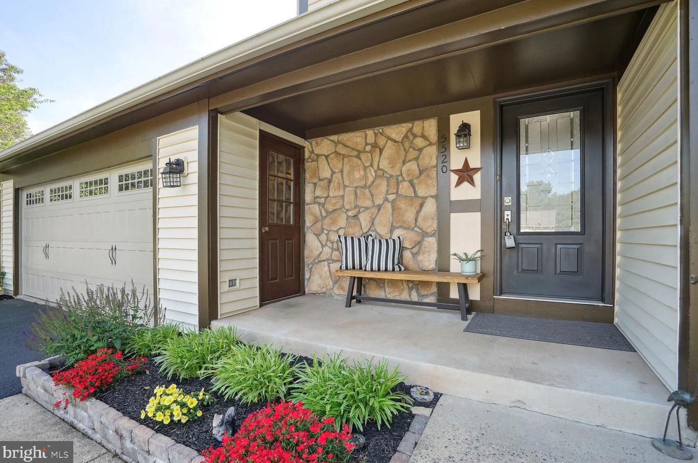 5520 Sequoia Farms Dr, Centreville, VA 20120
