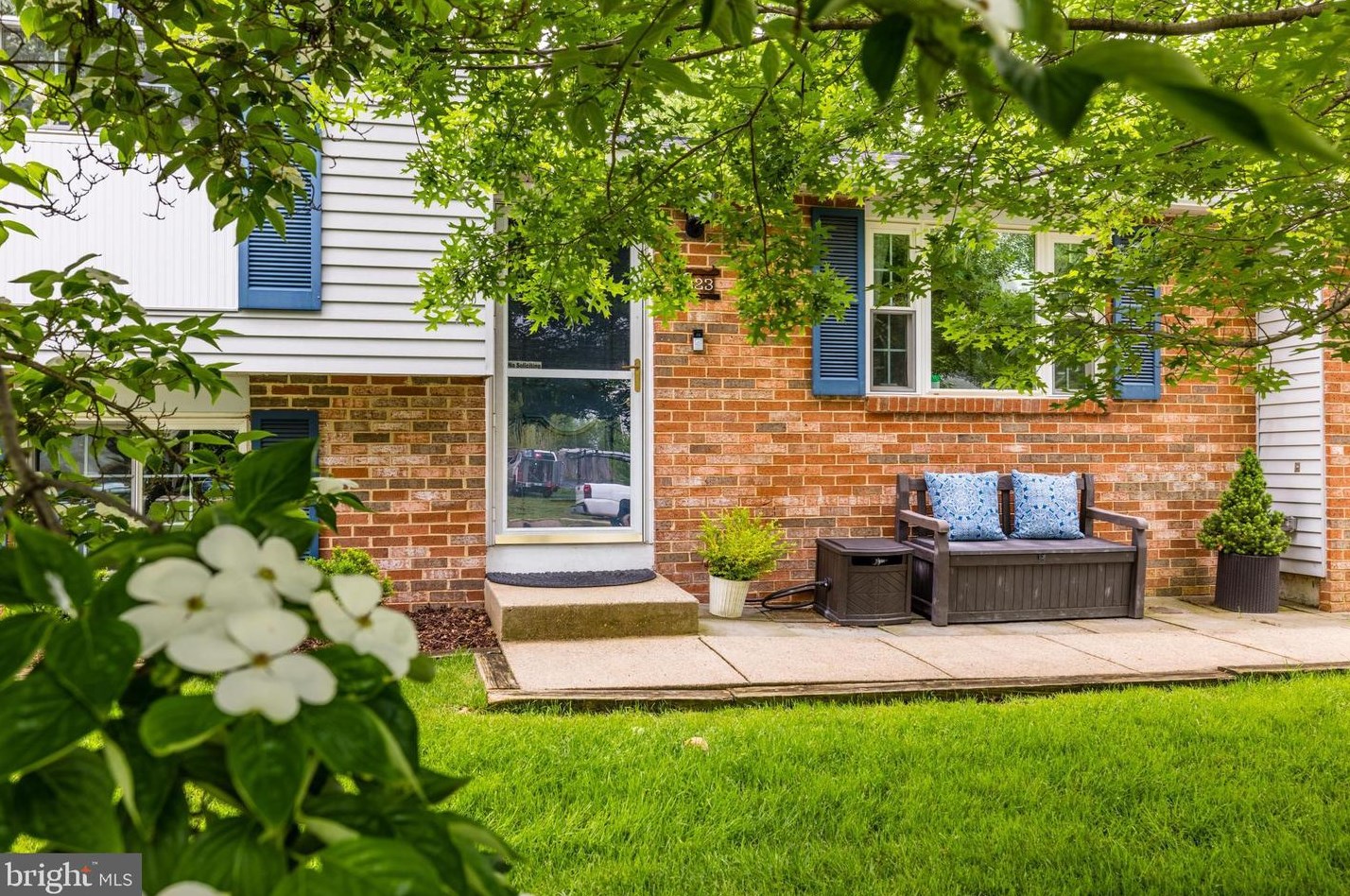 1223 Summerfield Dr, Herndon, VA 20170-4113