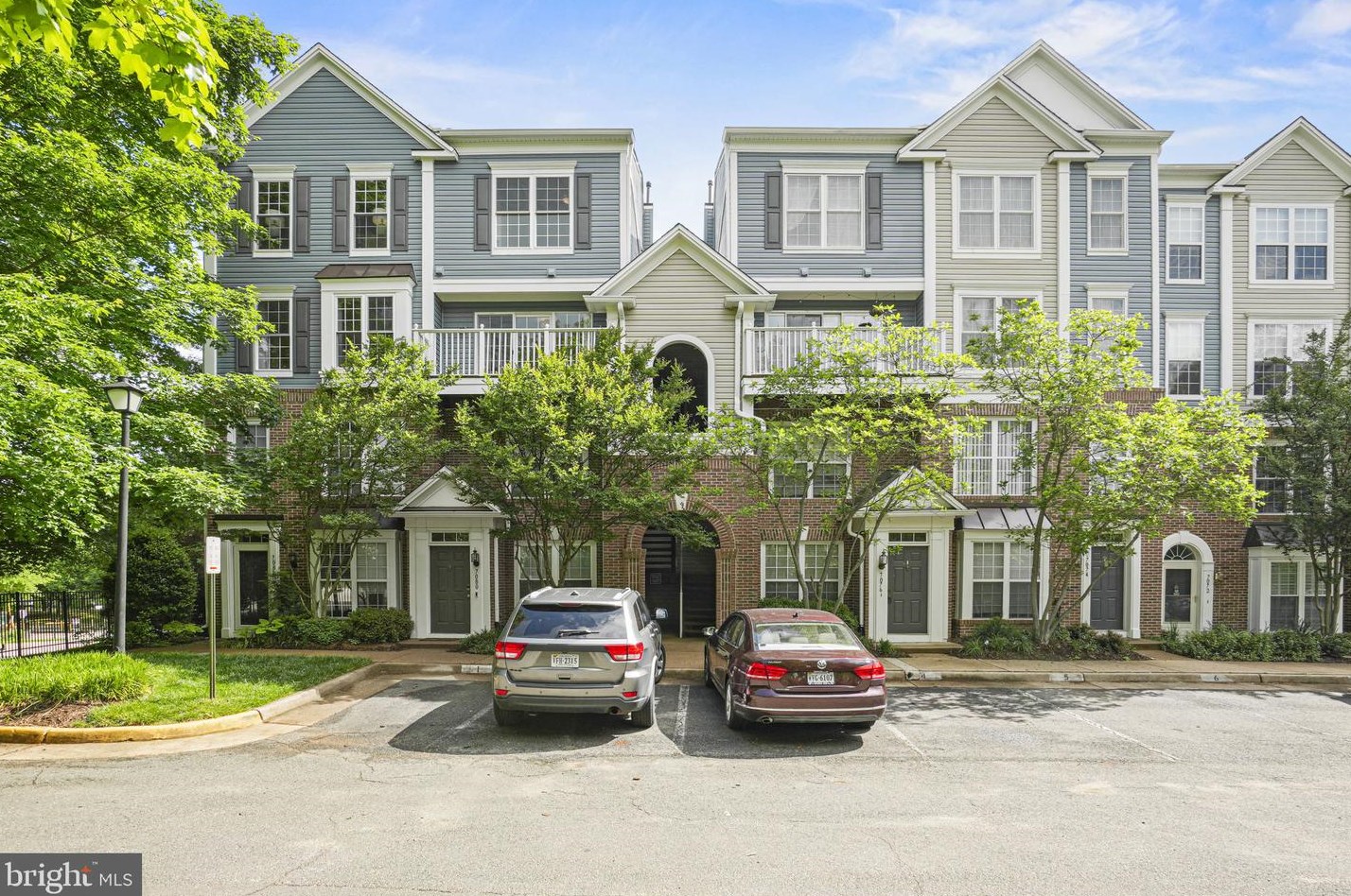 7078 Falls Reach Dr, Falls Church VA  22043-2360 exterior