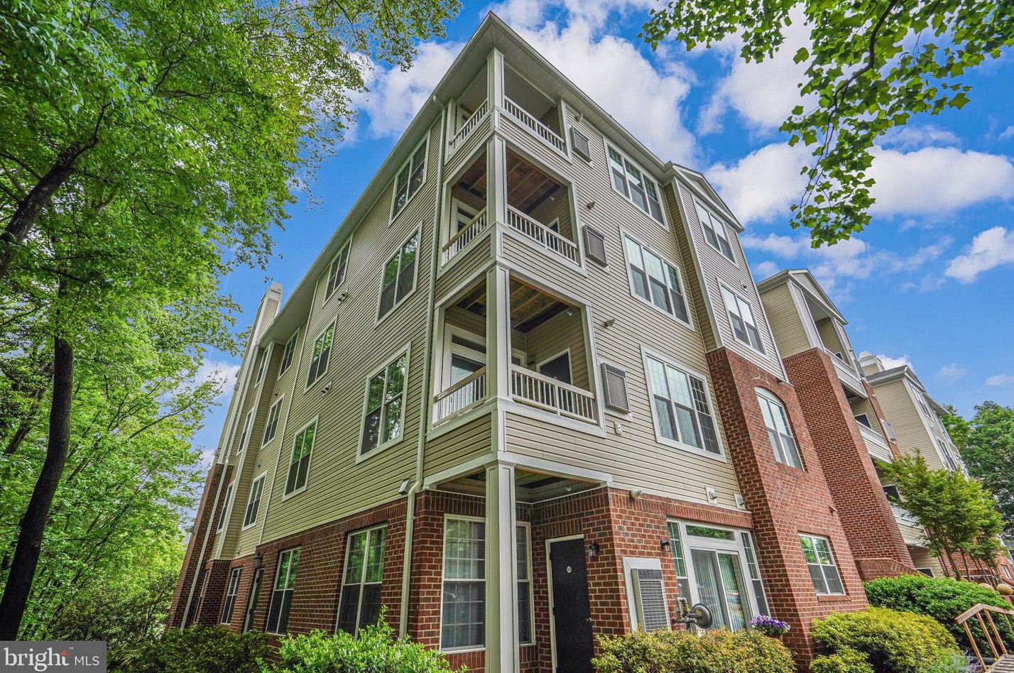 4210 Mozart Brigade Ln, Fairfax, VA 22033-3906